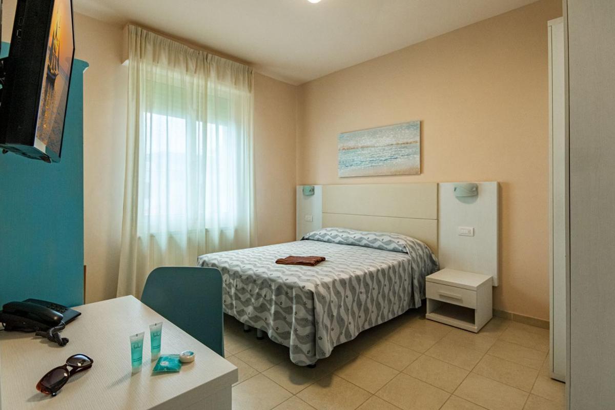 Hotel Villa San Giuseppe San Bartolomeo Al Mare Luaran gambar