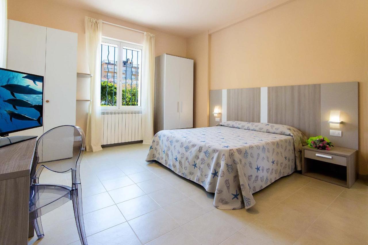Hotel Villa San Giuseppe San Bartolomeo Al Mare Luaran gambar