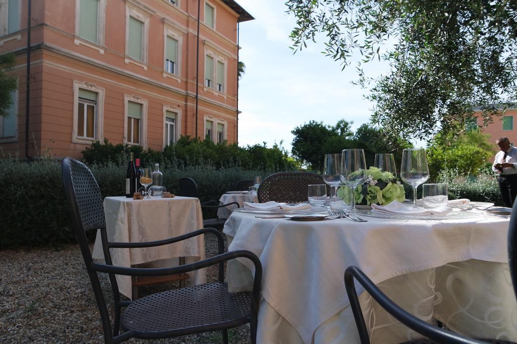 Hotel Villa San Giuseppe San Bartolomeo Al Mare Luaran gambar