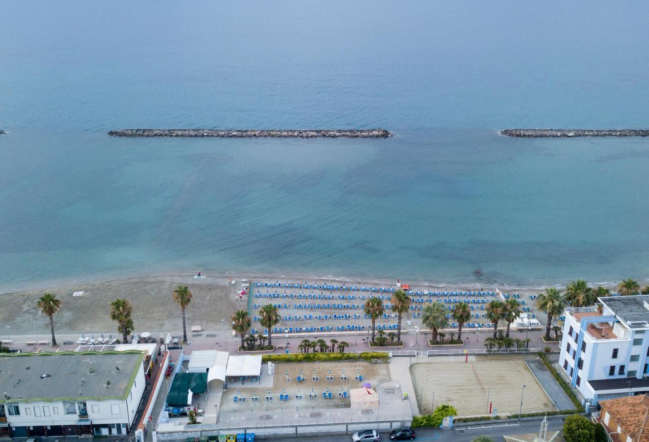 Hotel Villa San Giuseppe San Bartolomeo Al Mare Luaran gambar