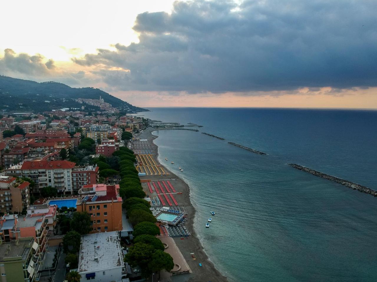 Hotel Villa San Giuseppe San Bartolomeo Al Mare Luaran gambar
