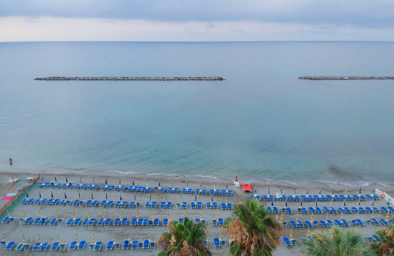 Hotel Villa San Giuseppe San Bartolomeo Al Mare Luaran gambar